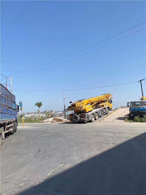 红山区25吨吊车的租赁价格大概是多少？