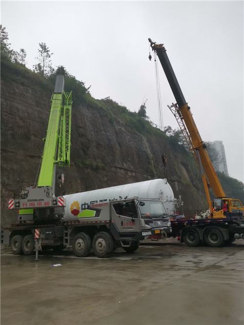 红山区“不怕风雨冻”—— 吊车的 “恶劣环境适应” 技术