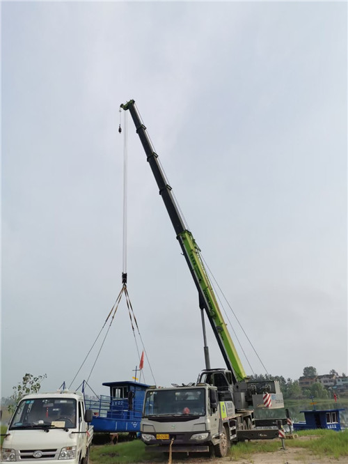 红山区桥梁建设吊装案例